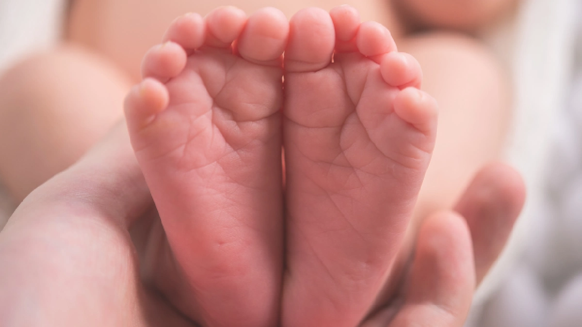 Cuidados essenciais com o recém-nascido: dicas para os primeiros dias